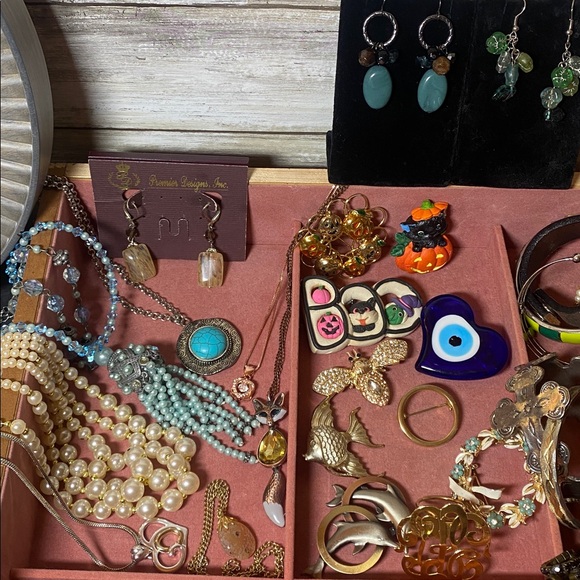 80+ Piece Bundle•Vintage Assorted Jewelry Collection-Reseller Bundle• - Picture 3 of 6